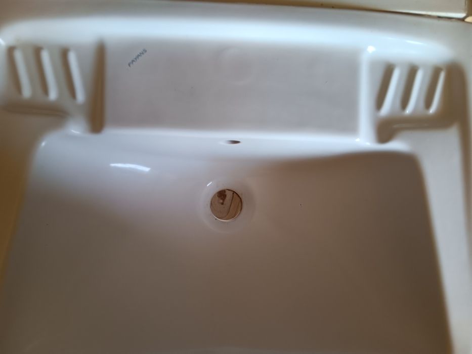 Мифка с конзола за баня