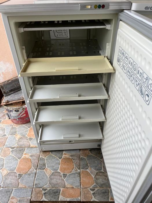 Vand 2 congelatoare Arctic