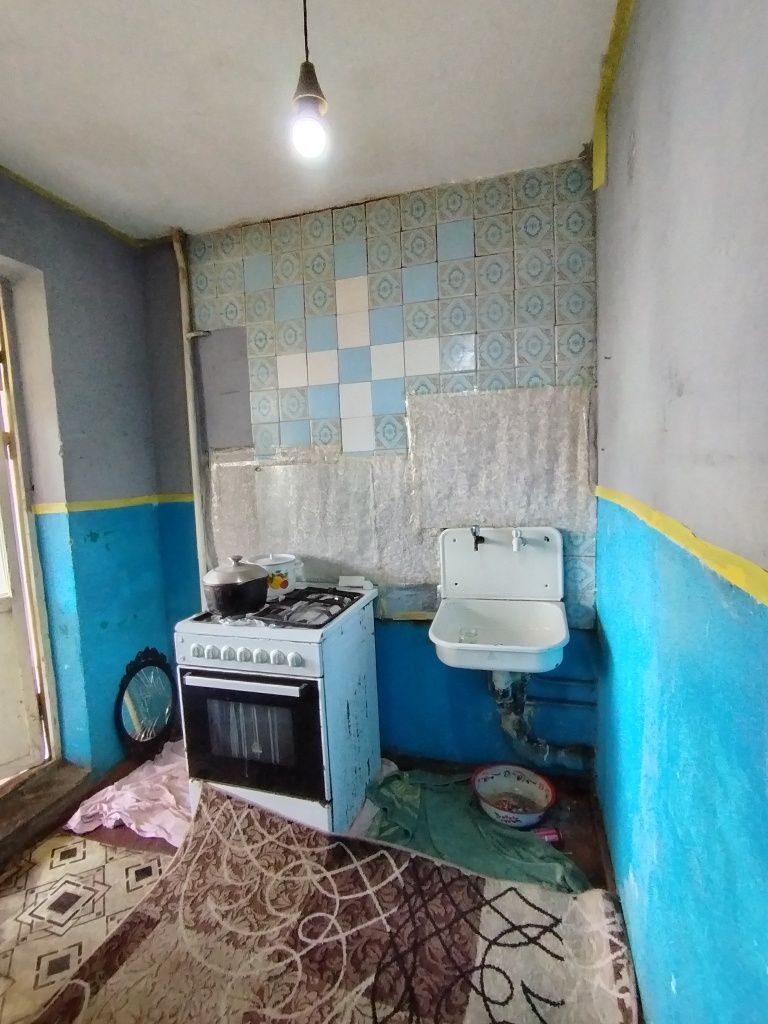 СРОЧНО ПРОДАЕТСЯ Чирчик ш. 1 м/н Октябр 2х/4/4 торцевой