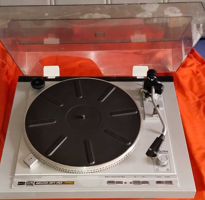 ПРОДАМ Проигрыватели; ВЕГА-110, Импульс-201. Радиотехника-301 стерео.