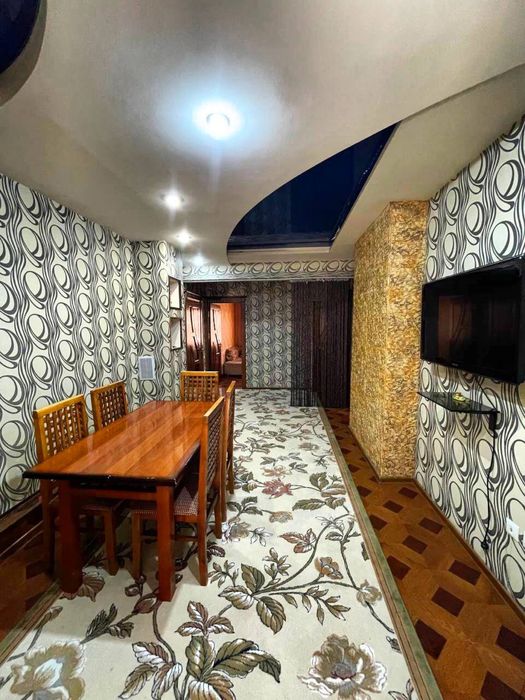 Сдаётся 4-х комнатная квартира в центре