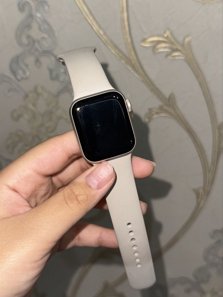 Apple watch SE в идеальном состоянии