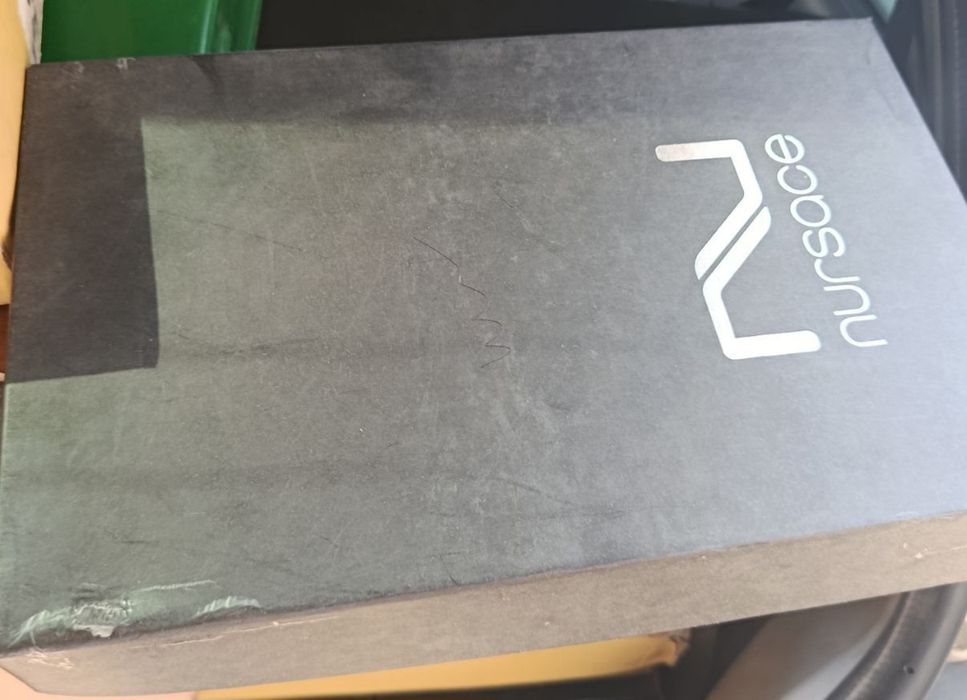 Етик ва полсапожкалар сотилади.  Йенги.  Бренд нурсаче.