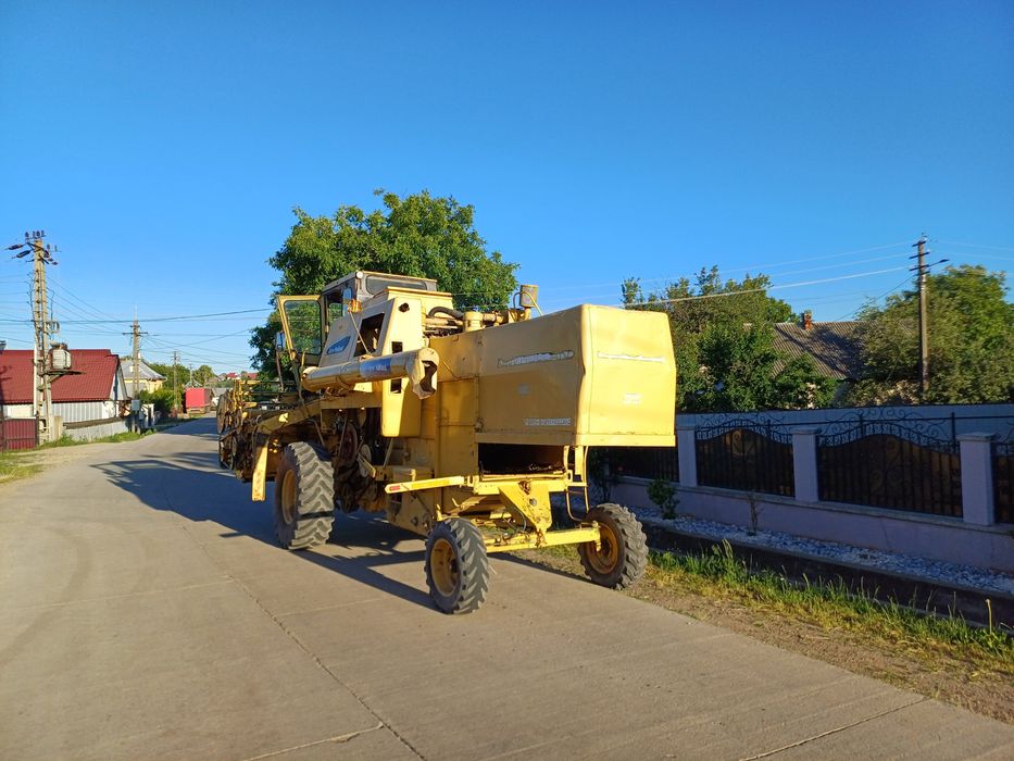 Combina New Holland 1530