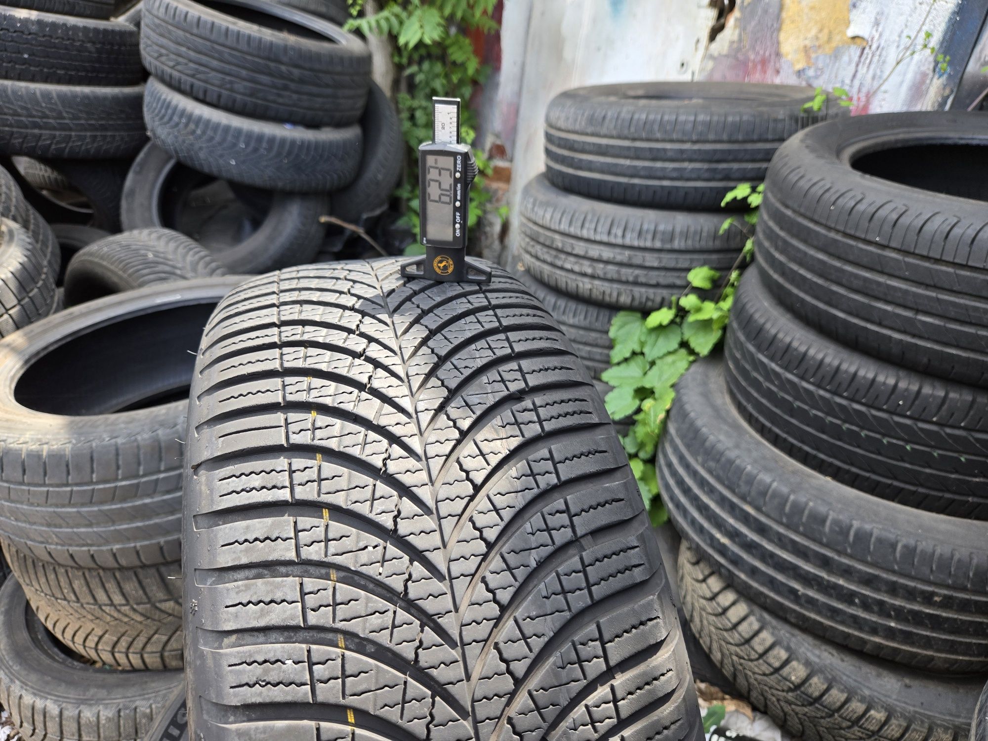 4бр. 225 50 17 Goodyear всесезонни.