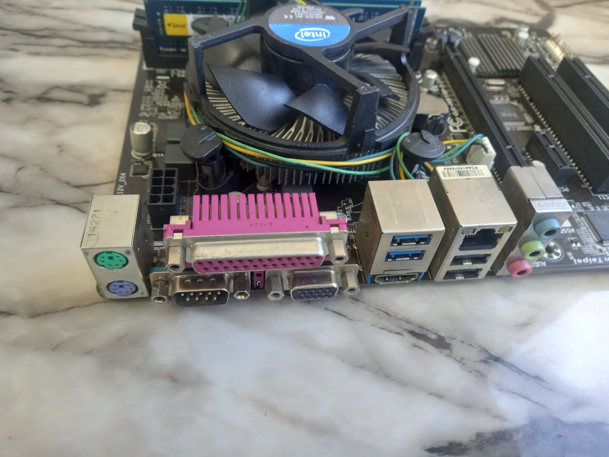 Дъно Gigabyte GA-H81M-S2PH + Intel® Core i5-4460 +8gb lga 1150
