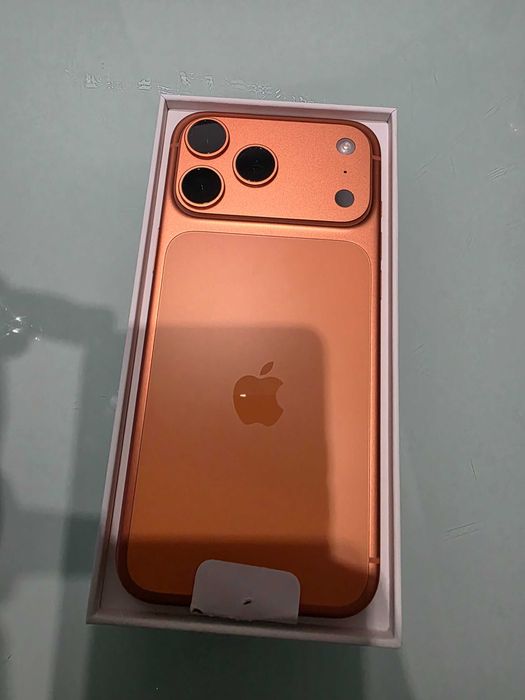 iPhone 17 Pro Max 256GB Cosmic Orange – Нов, Неактивиран