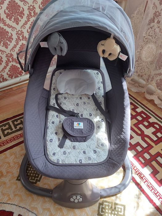 Продам новый детский Качели Mastela Deluxe Portable Swing серый