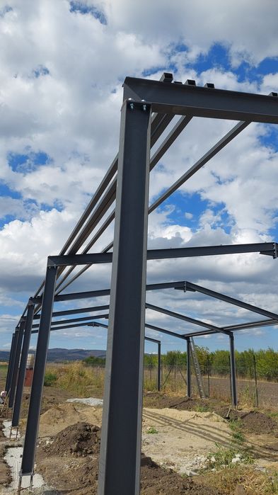 Vând hala metalica 10x30 reducere din profile cu teava pe acoperis