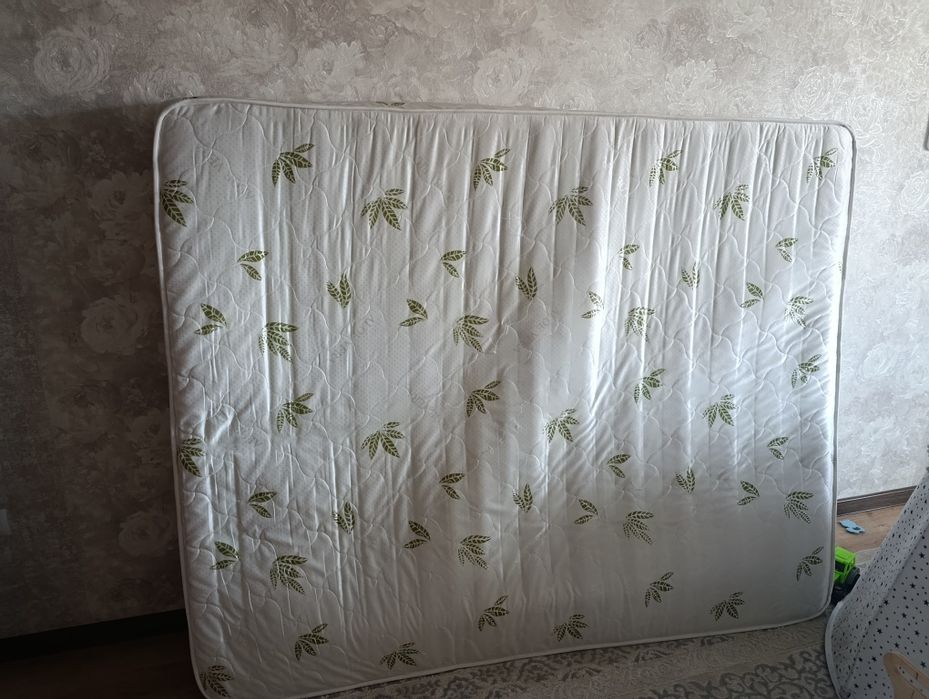 Продам матрас, недорого.