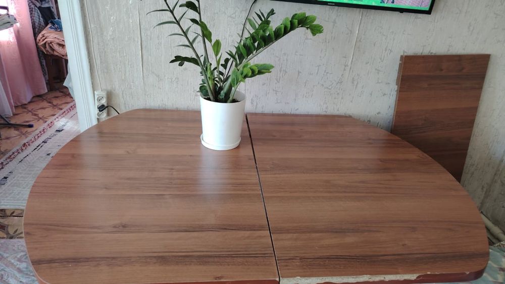 Продам столик 2 м