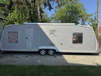 Vand/ schimb rulota caravana Royal , are 10 m lungime , an 2004