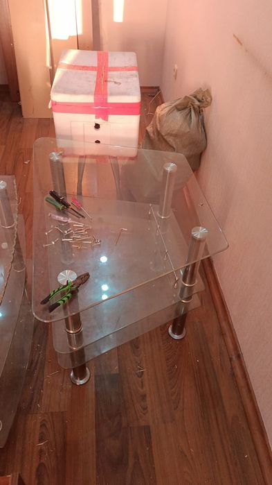 Продам стеклянный столик