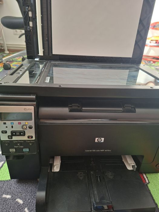 Vând imprimanta HP laser jet 100