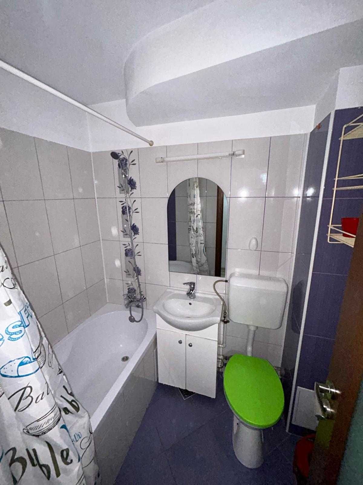 Apartament de vanzare, 2 camere, decomandat, zona Titan. Proprietar