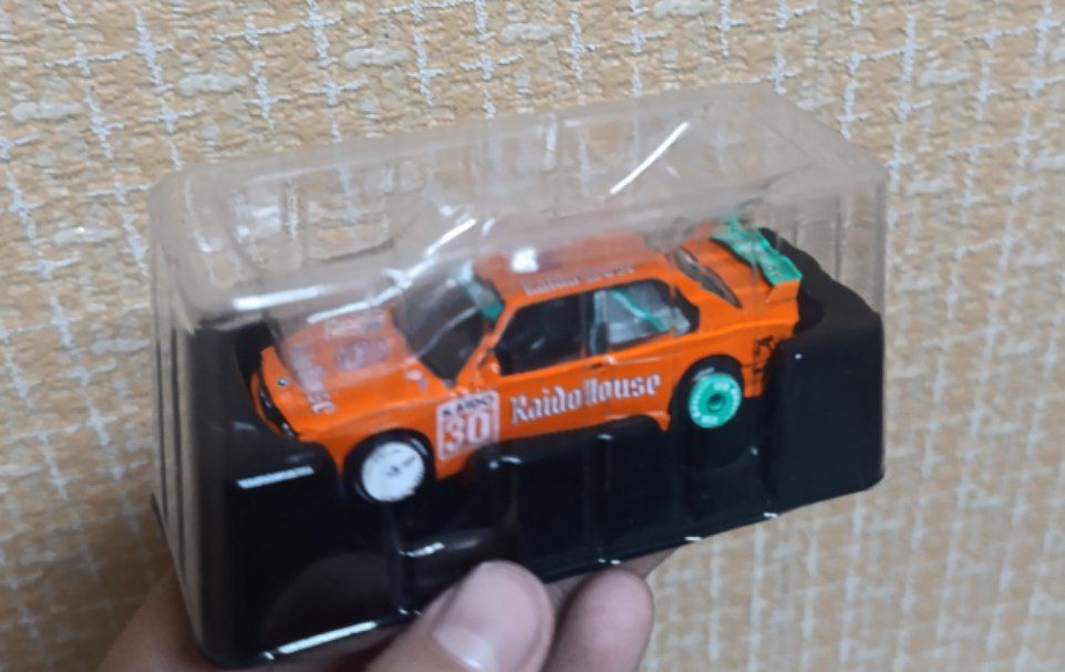 Продам BMW e30 kaidohause от фирмы mini gt капот открывается