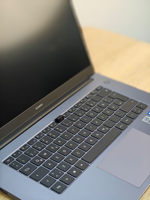 Huawei MateBook D15 / Core i3-10110U / 8GB DDR4 / SSD 256GB / 15.6"