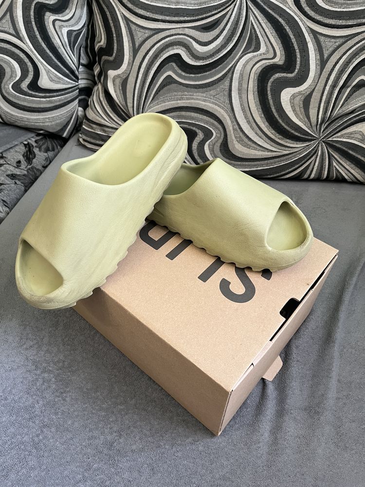 Yeezy alide resin