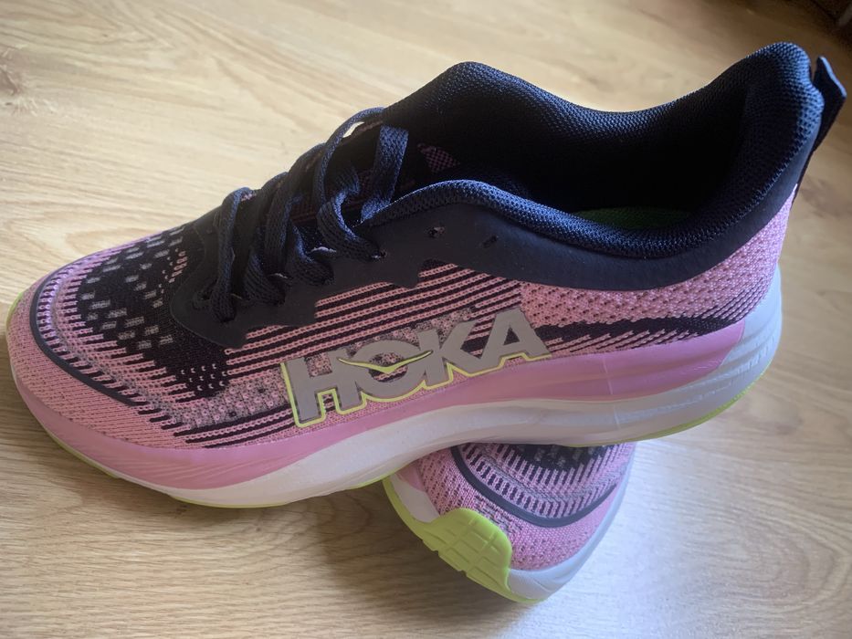 Vând Hoka nr. 40