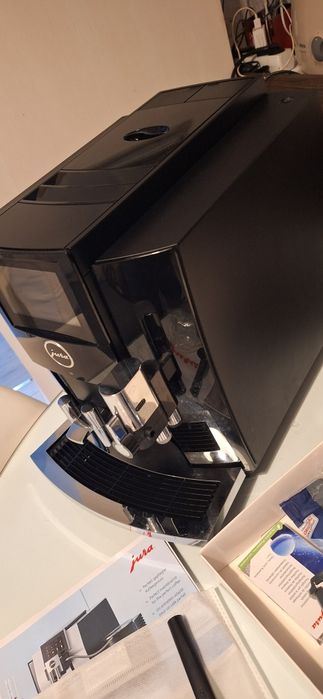 Jura S8 Professional Aroma Piano Black -4300 cafele-