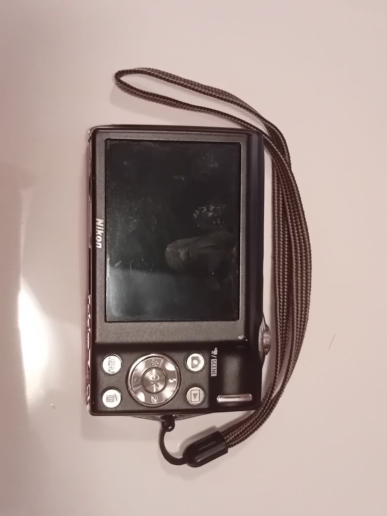 Nikon Coolpix S3000 (check desc)