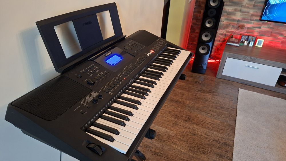 vand orga YAMAHA E453 ca noua + stativ