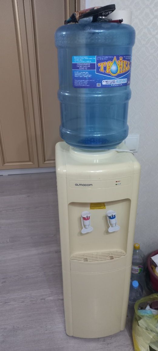 Продаётся кулер и бутылки можно по отдельности в отличном состоянии то