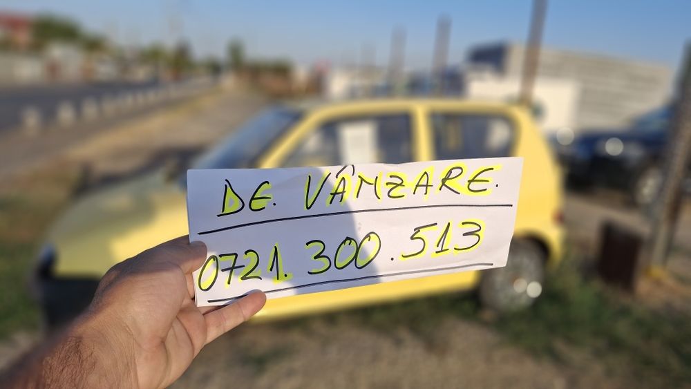 Jucărie galbenă de oraș