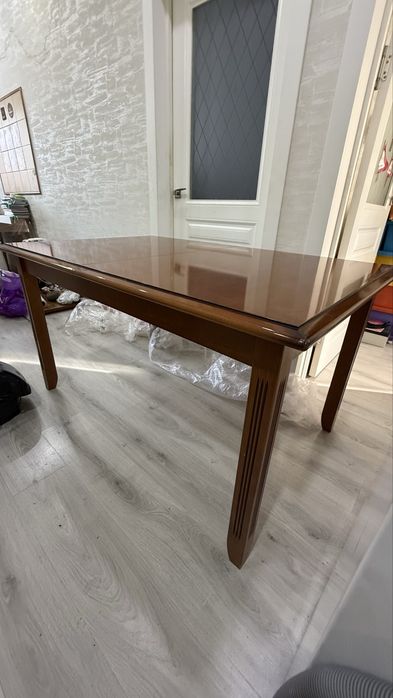 Продаю обеденный стол европейского качества