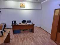 Продаётся офисные мебели: 2 стола, 1 шкаф и 1 тумба