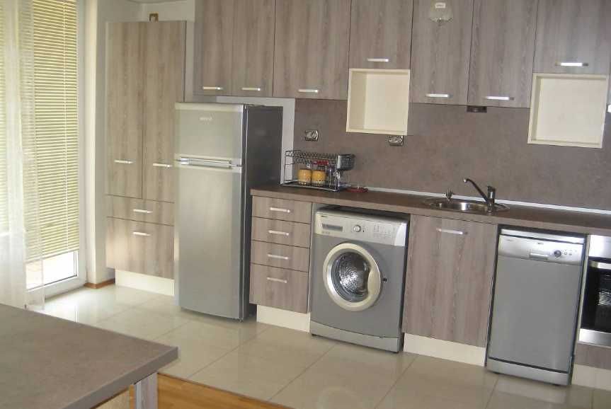 Дава се под наем Двустаен апартамент в Бургас, Център - 65 кв.м за 425 € - Снимка #1