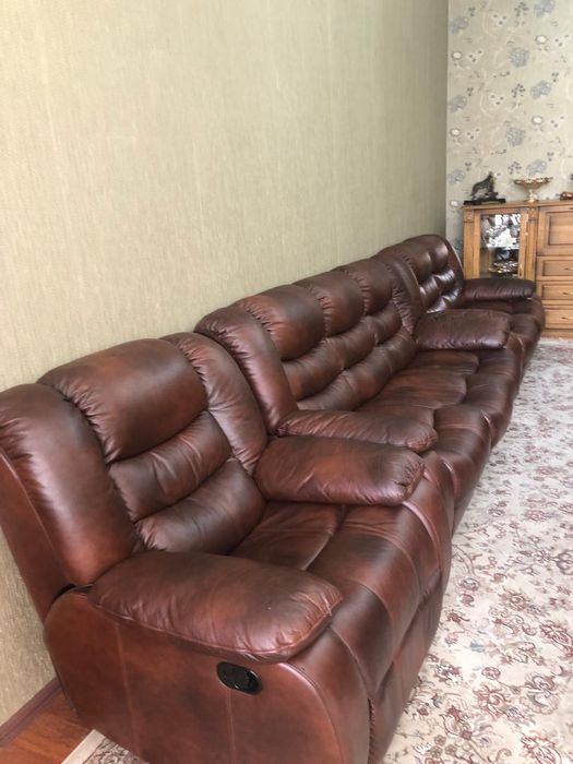 Диван кожаный, состояние хорошее