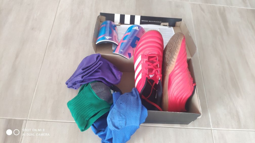 Комплект маратонки Адидас,кори и футболни чорапи