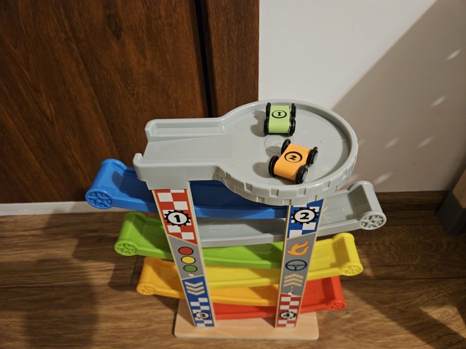 Детска играчка паркинг пързалка