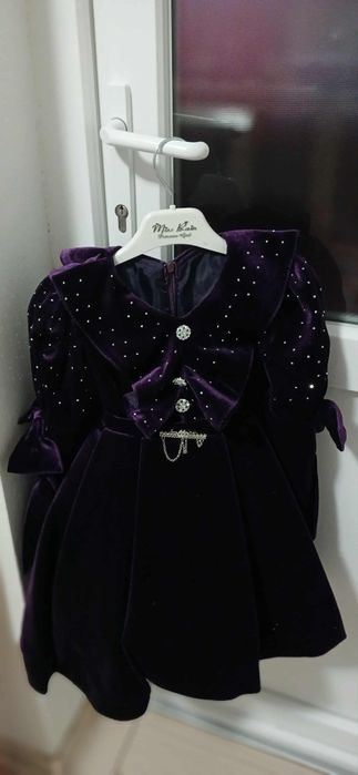 Rochiță de catifea  pentru  fețiță  4 anișori.