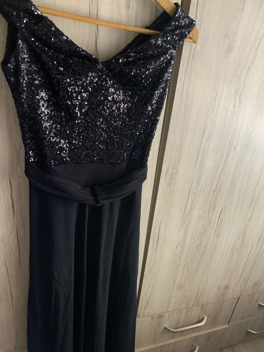 Официална дамска рокля.