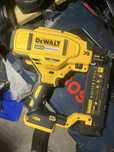 Pistol dewalt DCN680