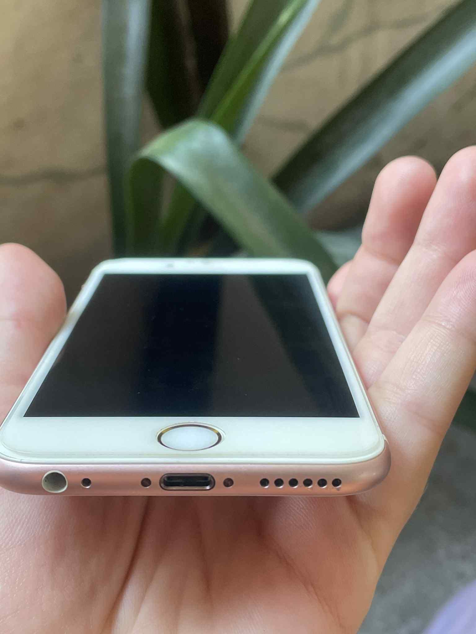 Iphone 6s чисто нов
