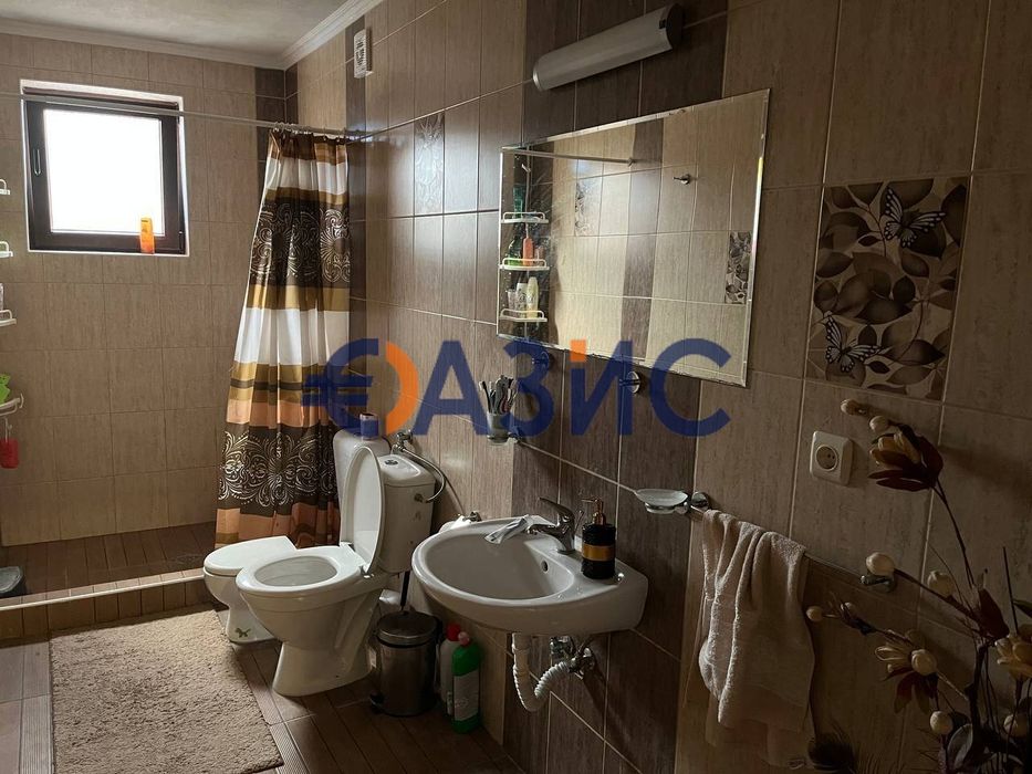 3-етажна къща с ресторант в центъра на Кошарица,1200кв.м,845 000 евро,