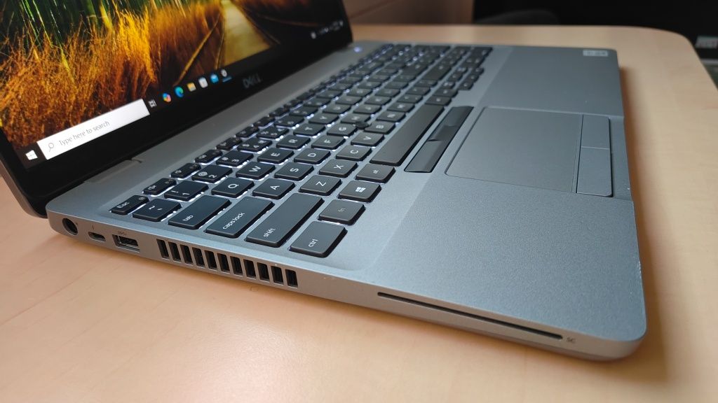 Laptop Dell Latitude 5510_i7-10810U_16GB DDR4_AMD 550X 2GB Dedicat_SSD