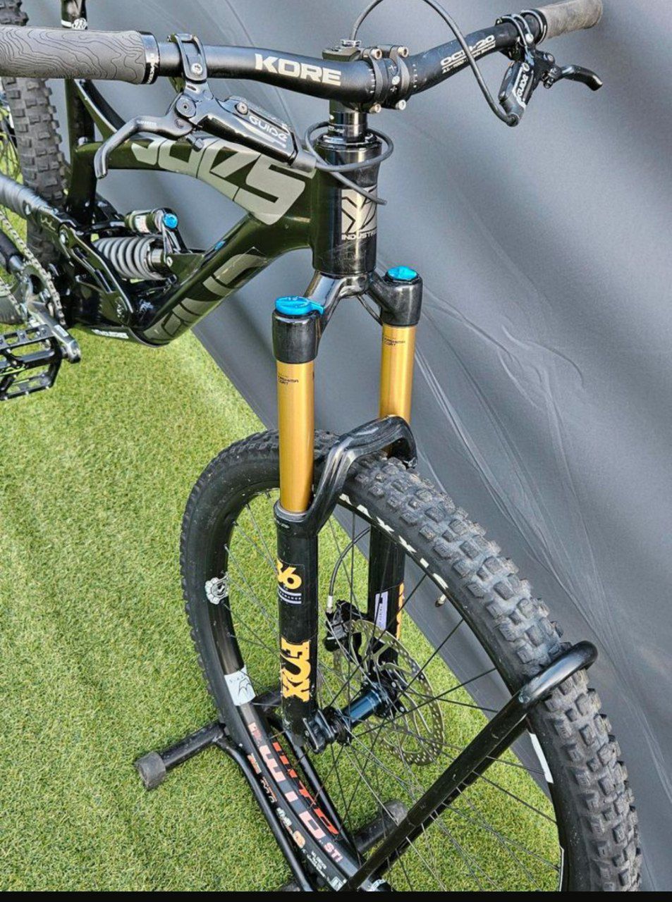 YT Tues DH Enduro M Mullet Мекица,, 27.5,-29 + Оригиналната DH вилка R