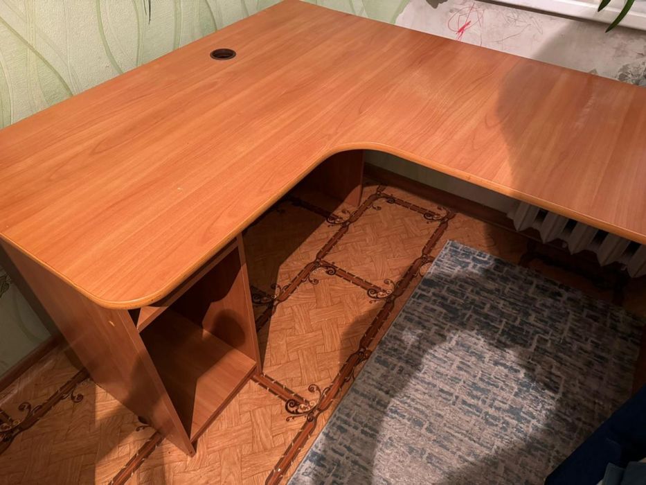 Продам стол компьютерный, ученический
