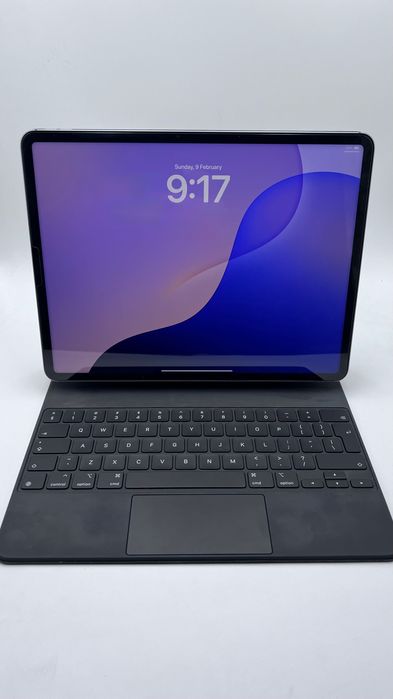 iPad Pro 12.9-inch (6th Gen) Wi-Fi + Cellular /Apple Magic Keyboard