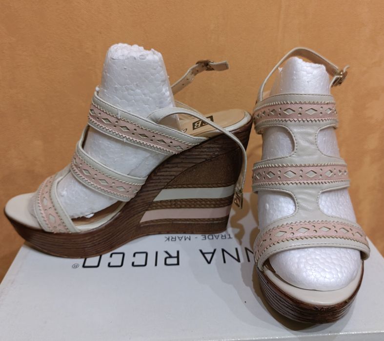 Танкетки, каблук скала