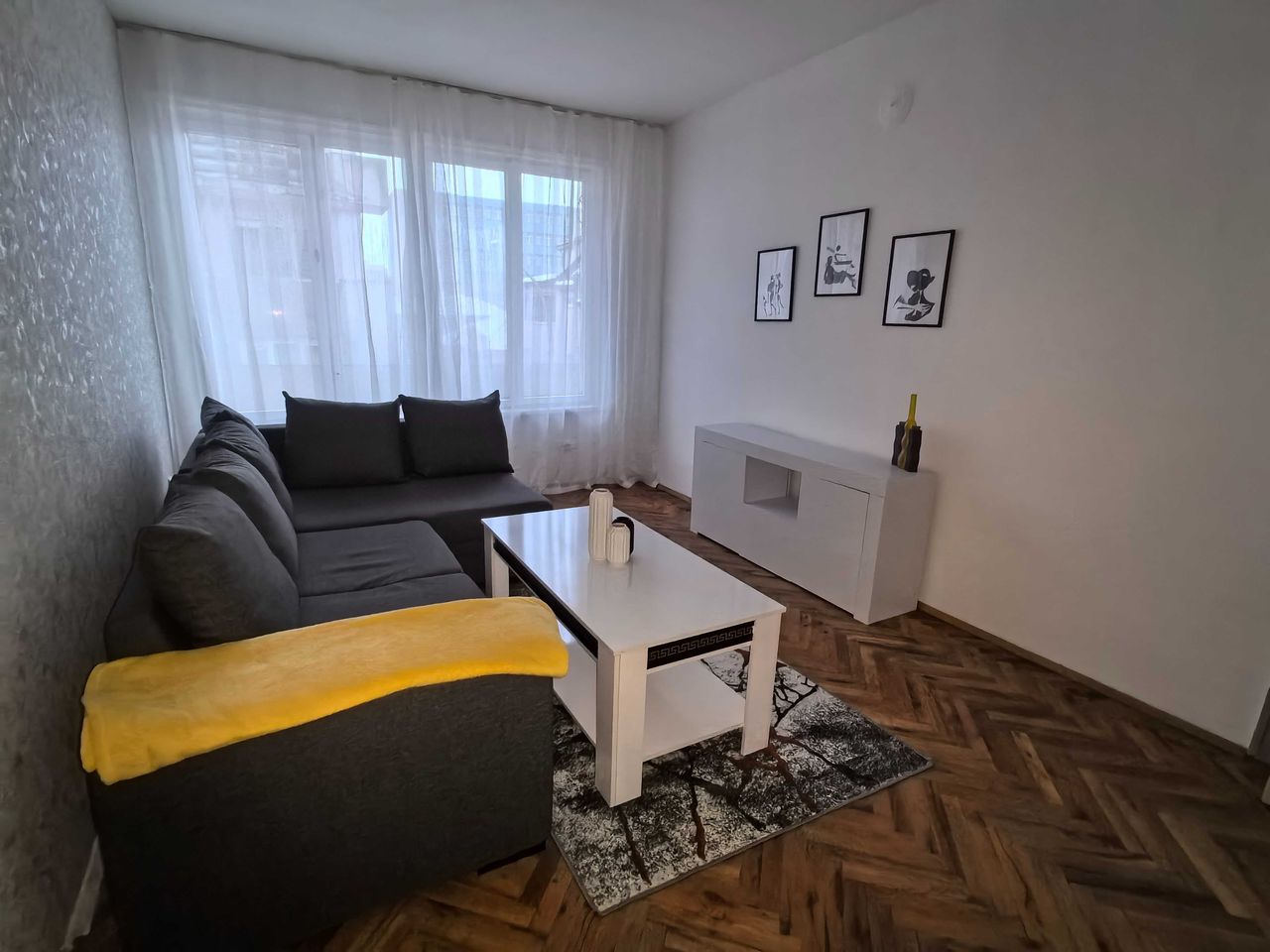 Дава се под наем Двустаен апартамент в Ямбол, Център - 65 кв.м за 255 € - Снимка #3