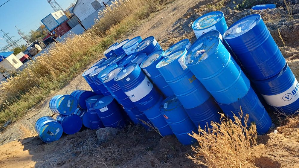 Продам бочку. Чистые, по 3000. Доставка по городу есть.