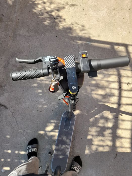 Vând trotineta electrica xiaomi