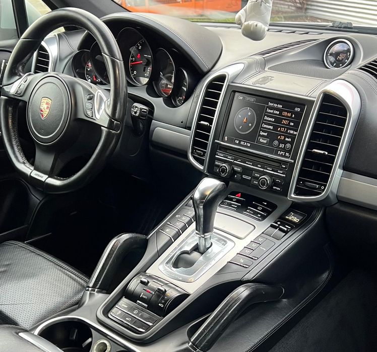 Vand Porsche Cayenne 3.0D CHRONO 4x4 fabricatie 2012 impecabila urgent