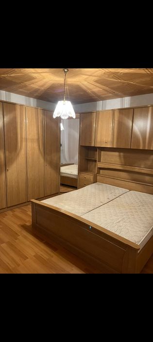 Închirierez Apartament la casă