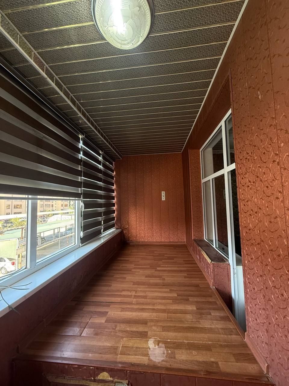 2-xonali 2-qavatda 66m² kvartira sotiladi.
5-qavatli g'ishtli dom.
Nar